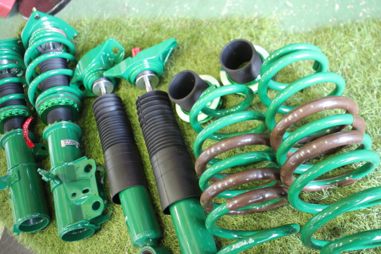 乗り心地重視の複筒式！！「テイン フレックスZ」を新型80ハリアーに