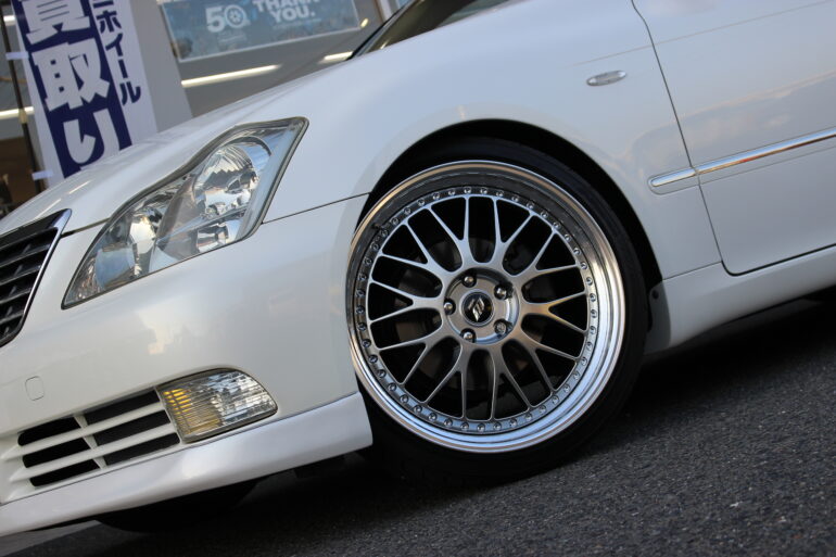 18クラウンにジスタンスW10M 拘りサイズの20インチ取り付け！！ | 一宮