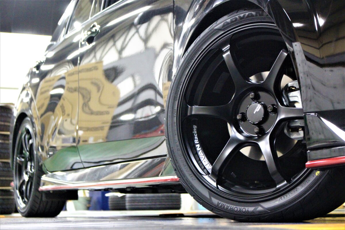 オーラニスモにアドバンRG4 18インチ＆テイン フレックスZでローダウン