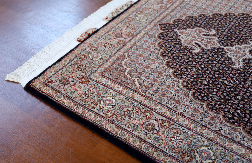 手織りペルシャ絨毯 イラン・タブリーズ産 ウール＆シルク、マヒ柄