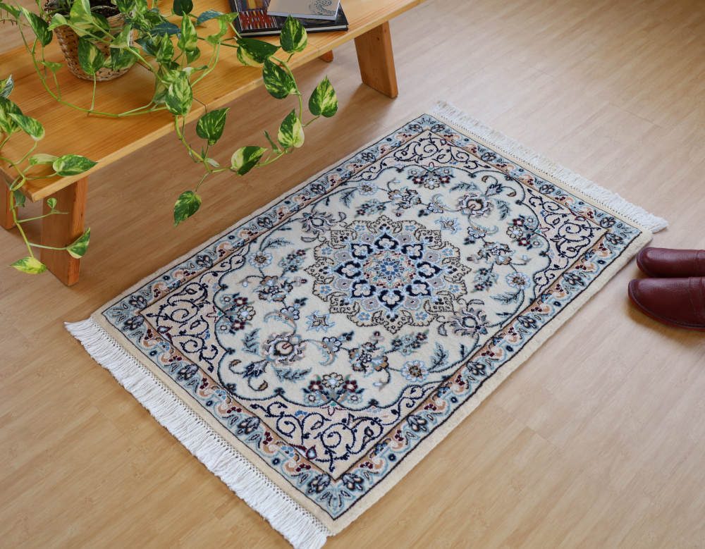 ペルシャ絨毯 ナイン産 白 玄関マット ウール＆シルク 9LA｜手織