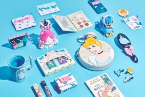 シンデレラ』70周年グッズ、ディズニーストアに登場！ 名シーンが