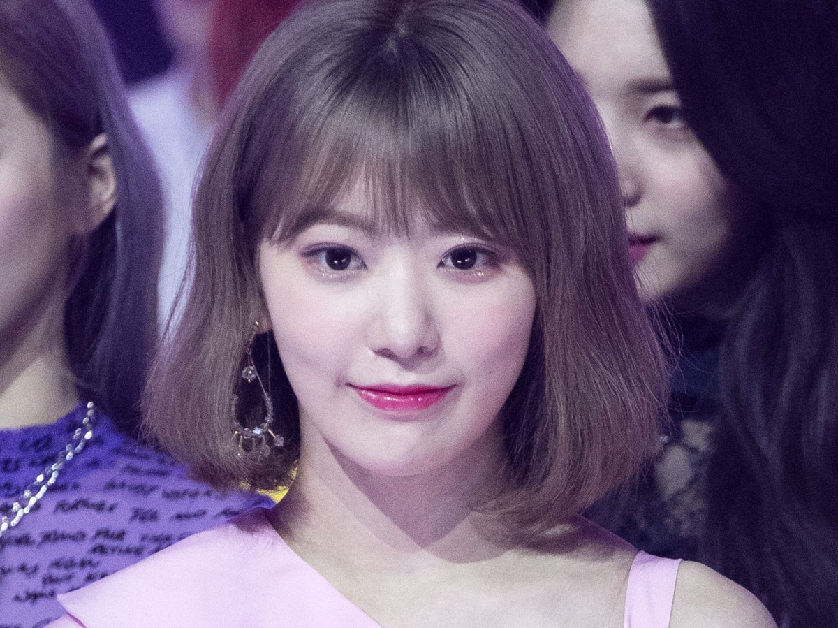 活動再開のIZ*ONE・宮脇咲良、3ヵ月ぶりのラジオ出演で涙「待っていて