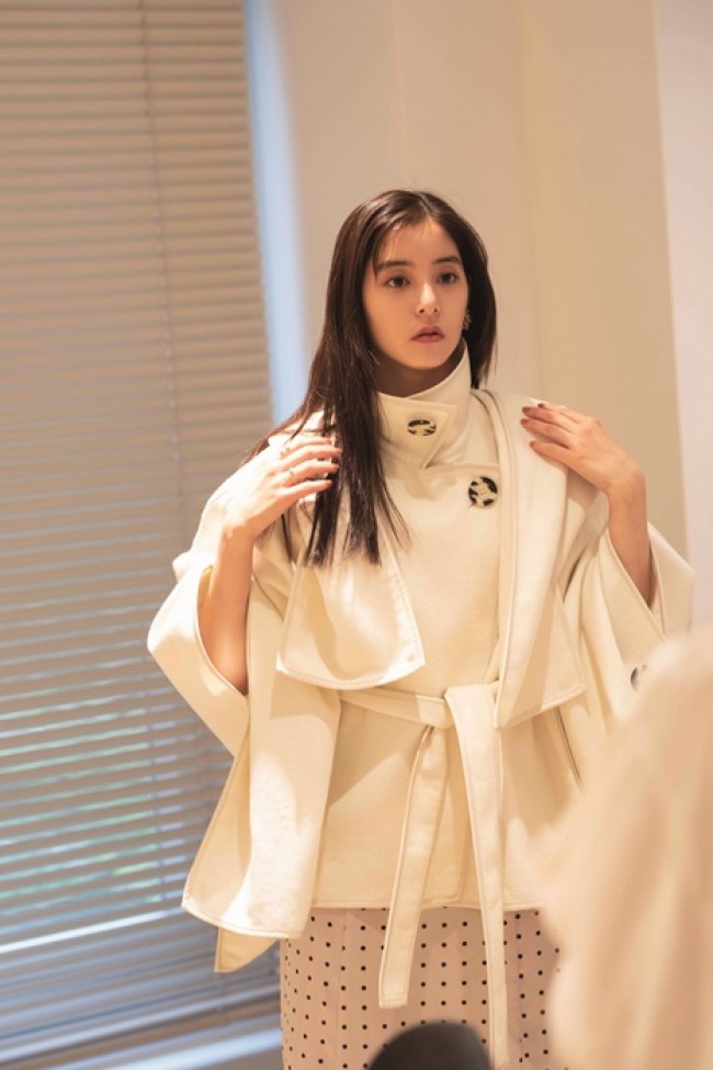 新木優子×SNIDEL×sweetがコラボ！ こだわり満載の「ポンチョコート