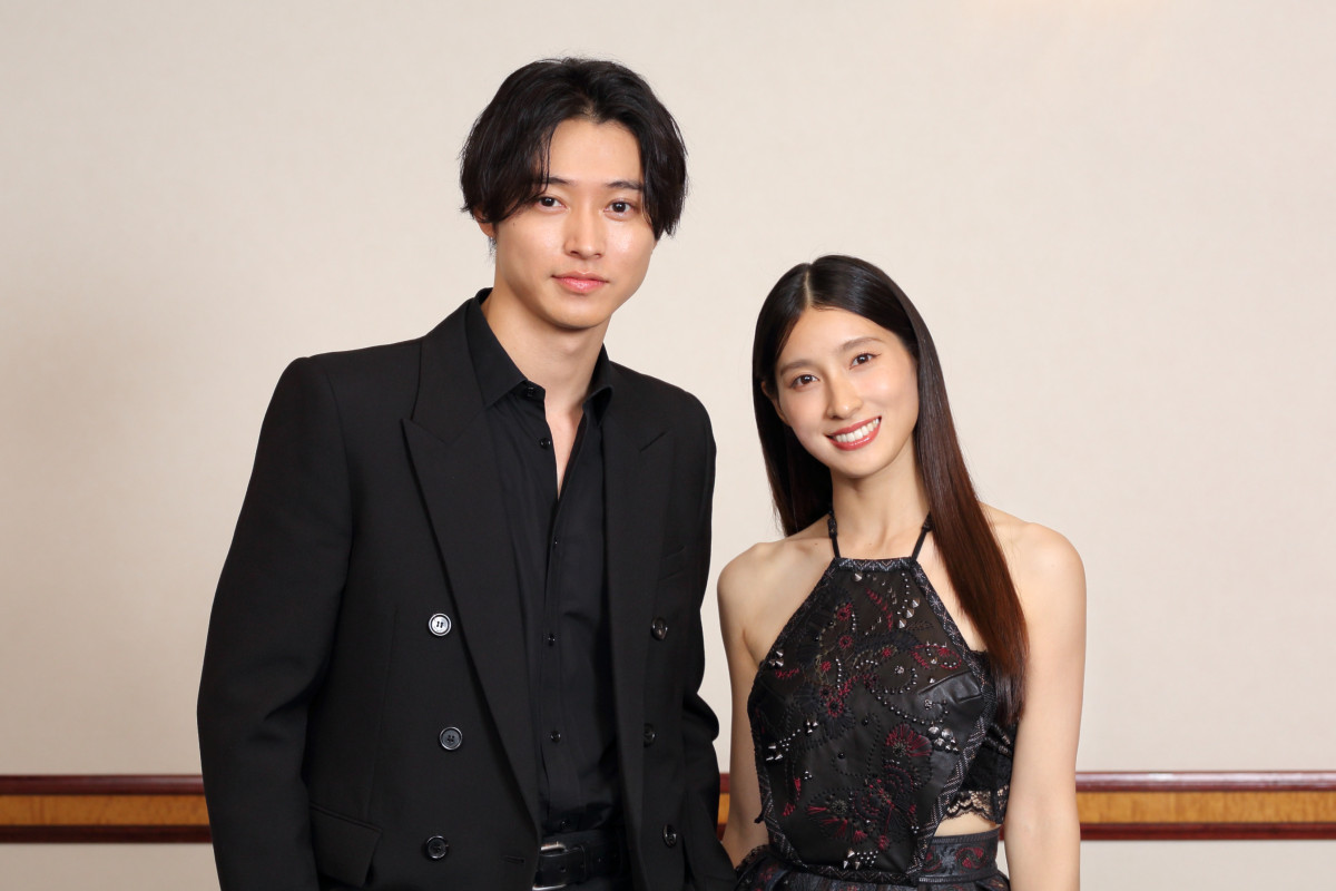 写真）山崎賢人＆土屋太鳳、朝ドラ以来の夫婦役に息ぴったり 「前世