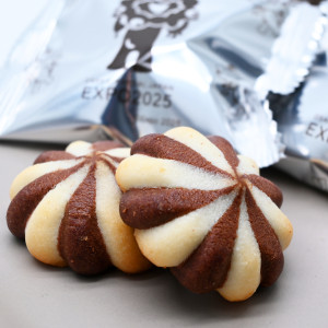 大阪・関西万博“ミャクミャクのぬいぐるみ付きクッキー”登場！ 7月下旬
