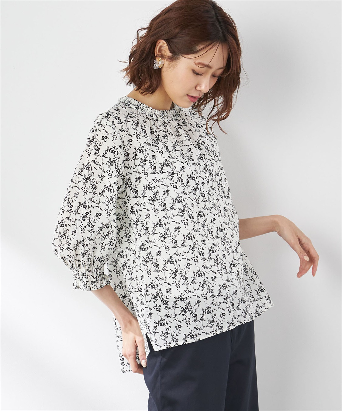 小花柄プリントブラウス Petit Honfleur｜クロスプラス公式通販サイト