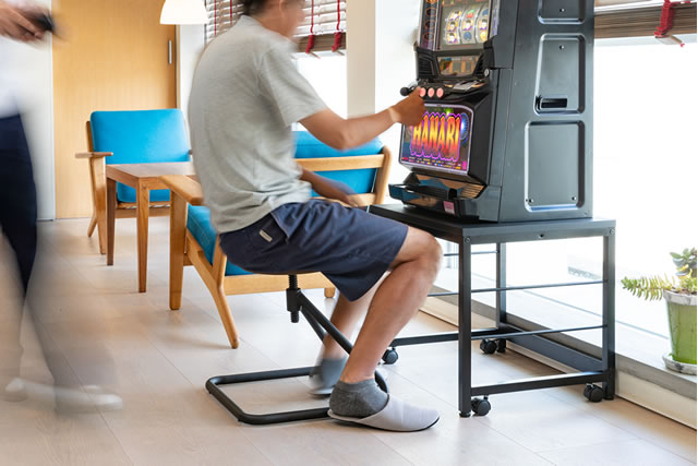 アイアンスタンド あなたに快適なプレイと便利さを。 ホームスロット