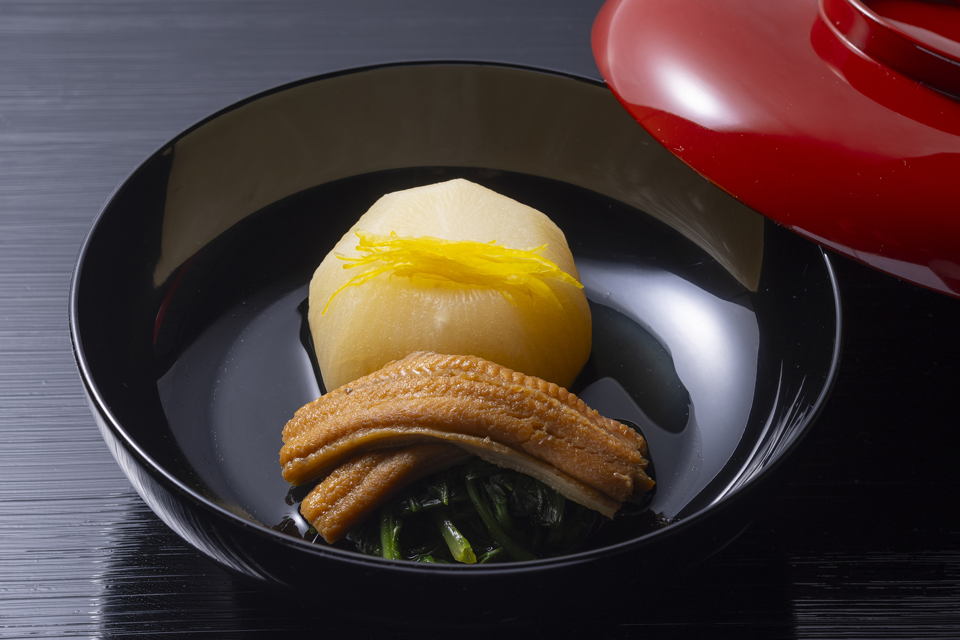 十五代目の守破離──京都『瓢亭』の「小蕪、菊菜、伝助穴子の炊合せ