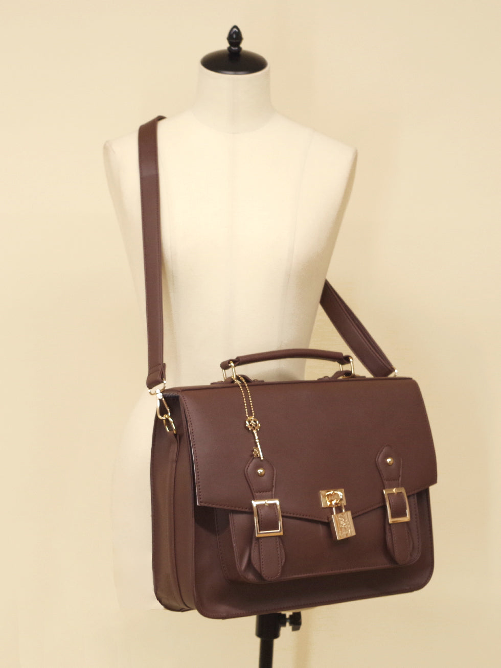 カギ付A4サッチェルバッグ – Amavel（アマベル）公式サイト