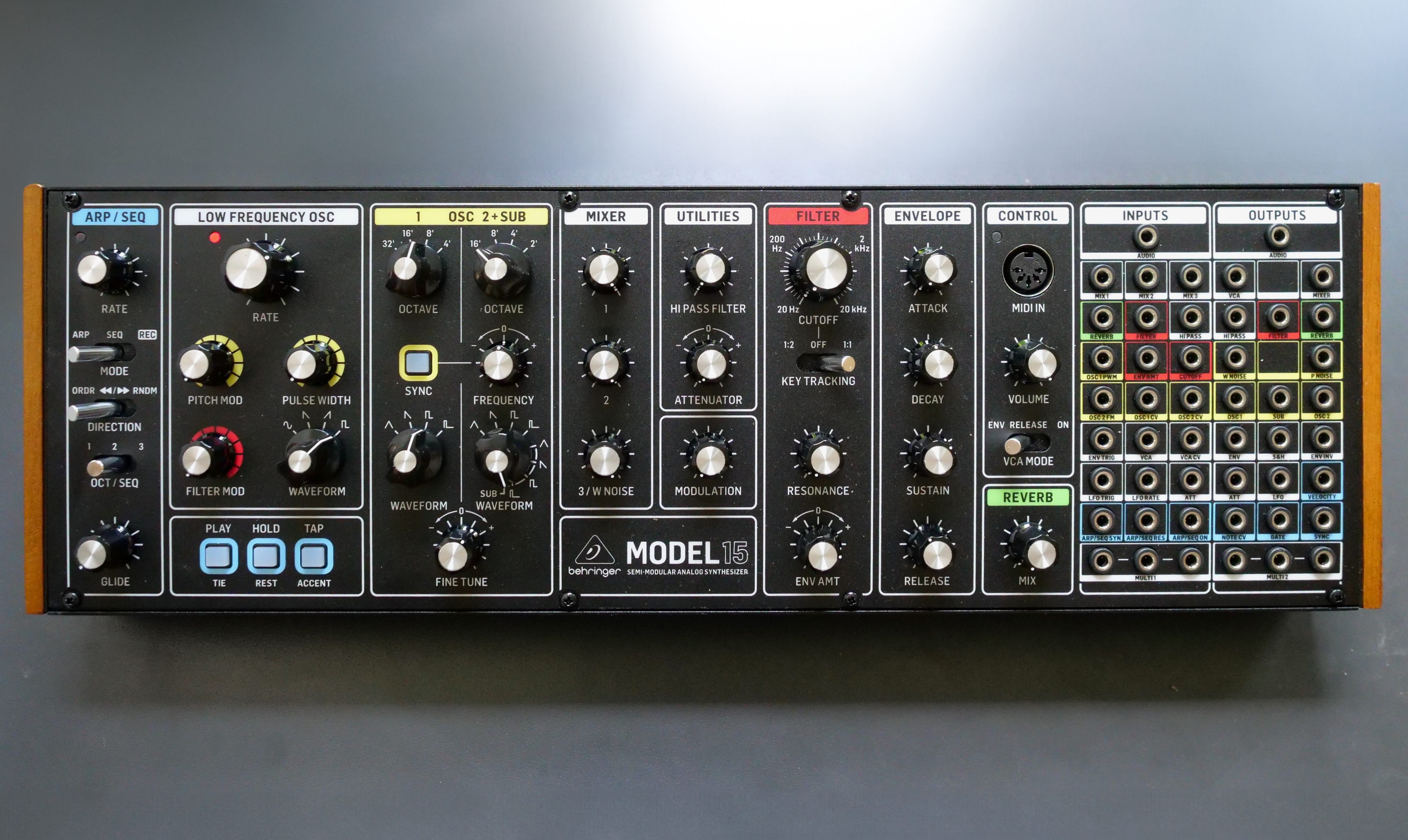 Test: Behringer Model 15, Analogsynthesizer - AMAZONA.de