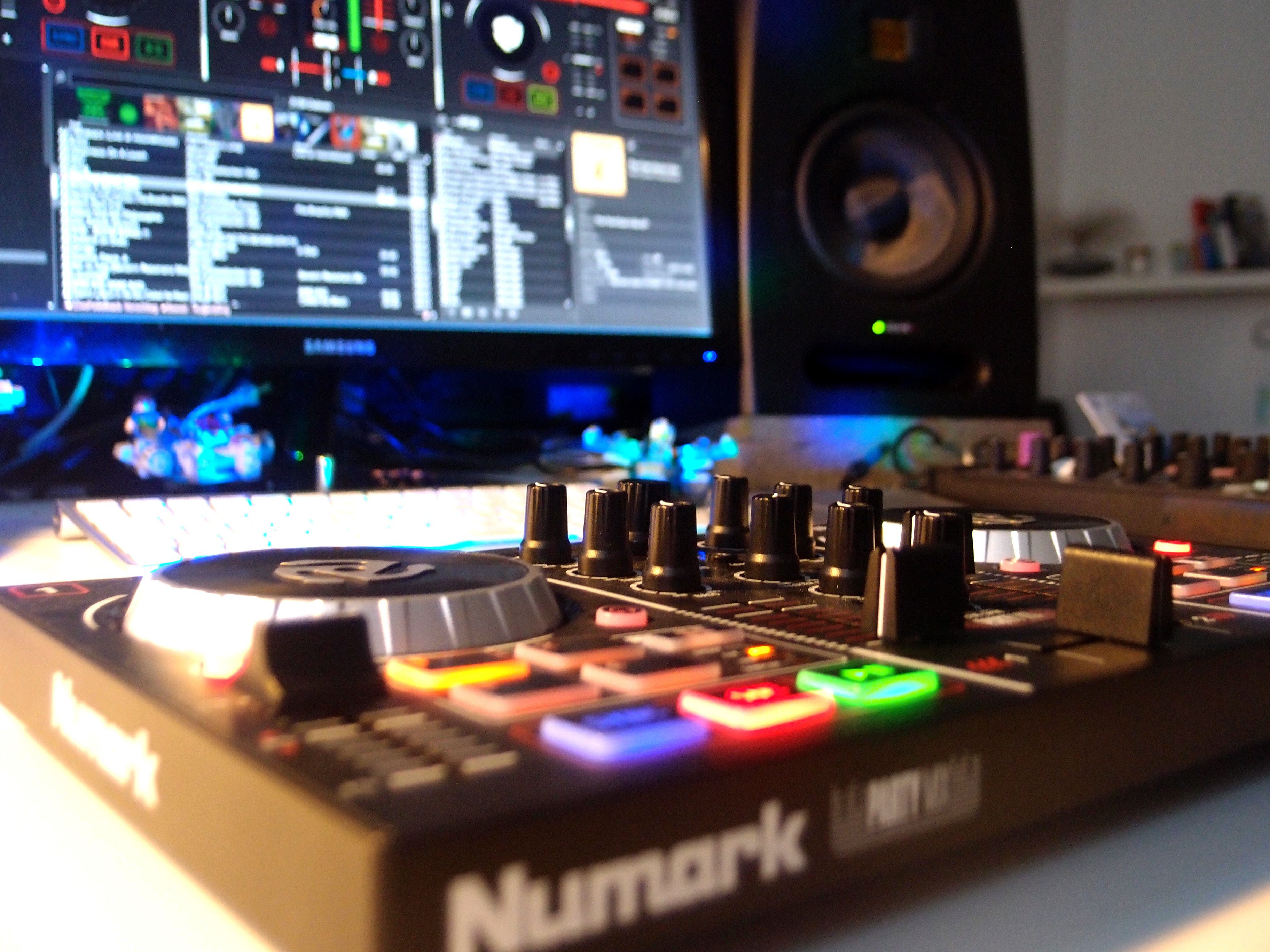Test: Numark Party Mix, DJ-Controller - AMAZONA.de