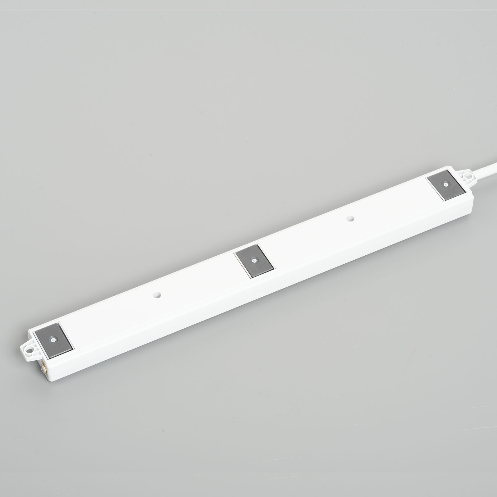 A8009LS 接地形2P 15A 125V 汎用OAタップ耐雷サージ付 抜止形8ヶ口