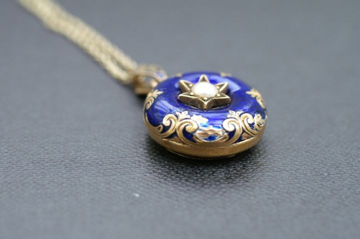 チョコメルさま】vintage ✙ * クロス ロケット ペンダントトップ