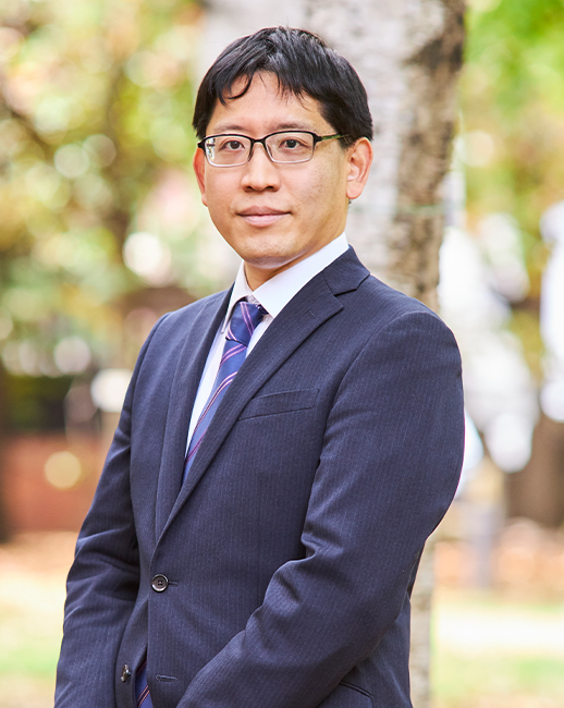 スタッフ紹介 | 行政書士法人エニシア