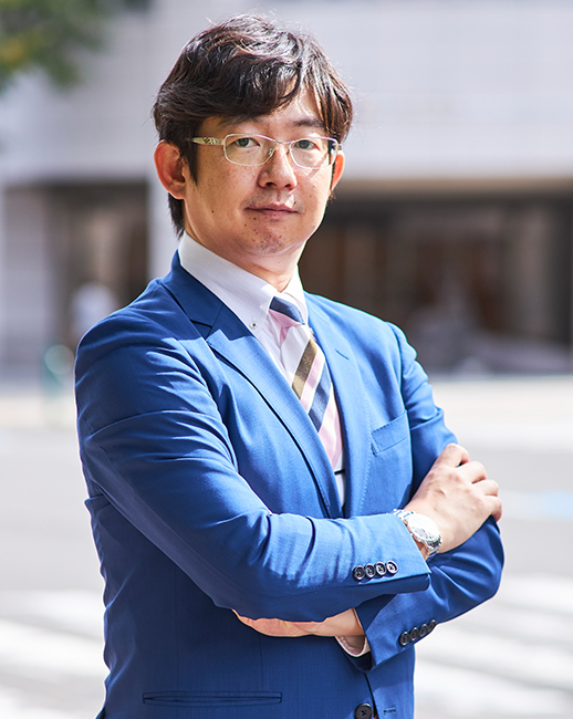 スタッフ紹介 | 行政書士法人エニシア