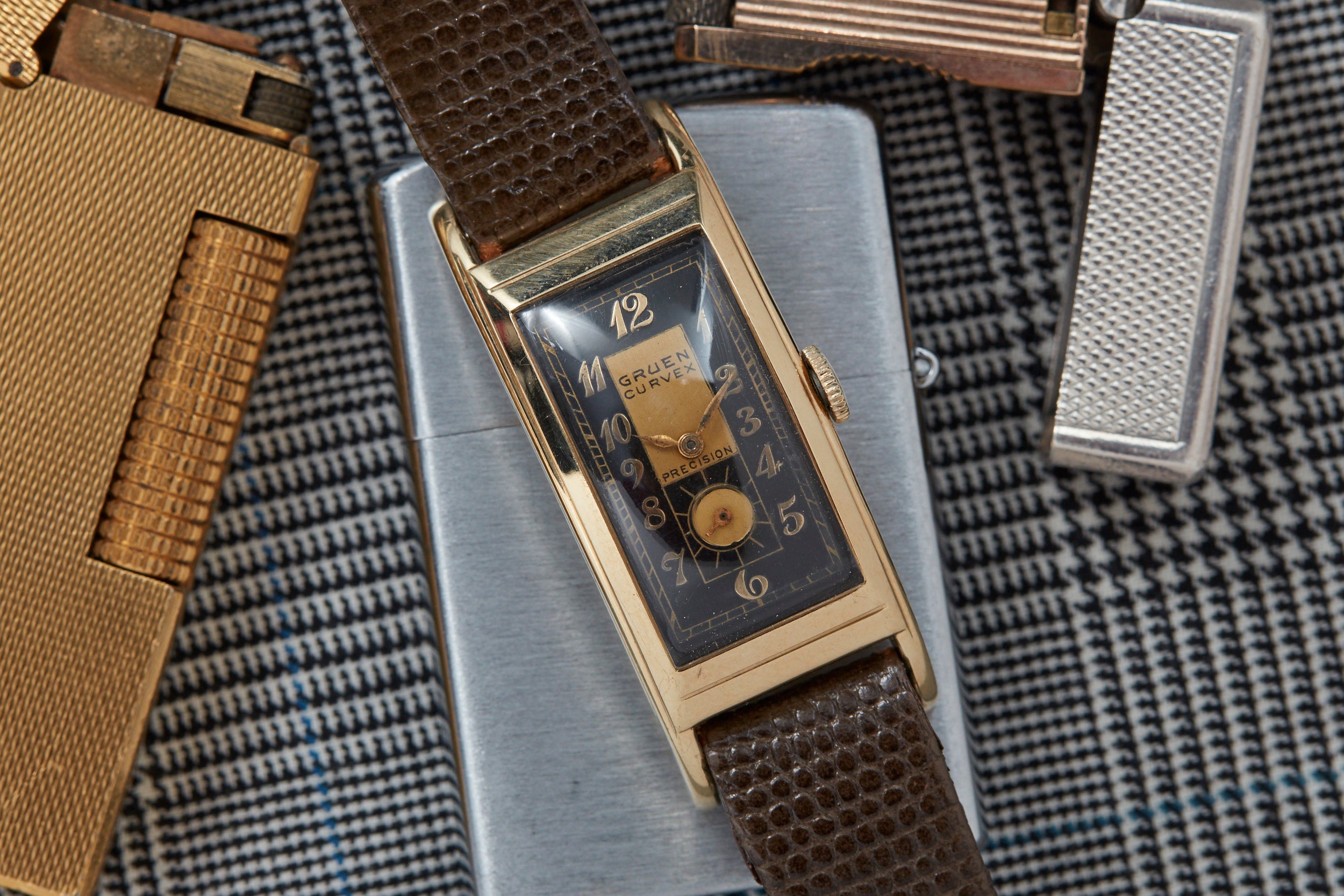 Gruen Curvex – Analog:Shift