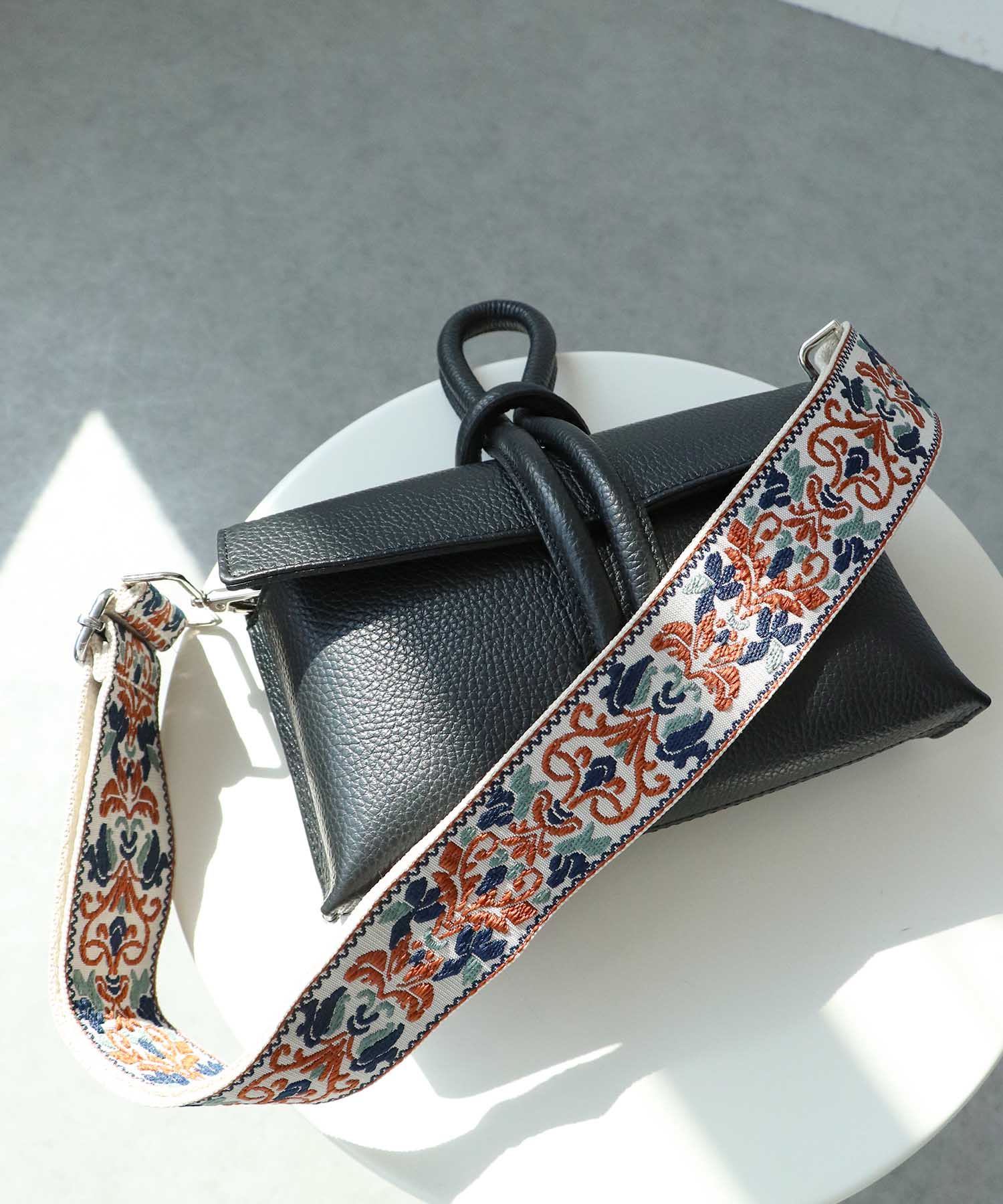 アラベスク刺繍2WAYショルダーストラップ | AND ON JIONE STORE