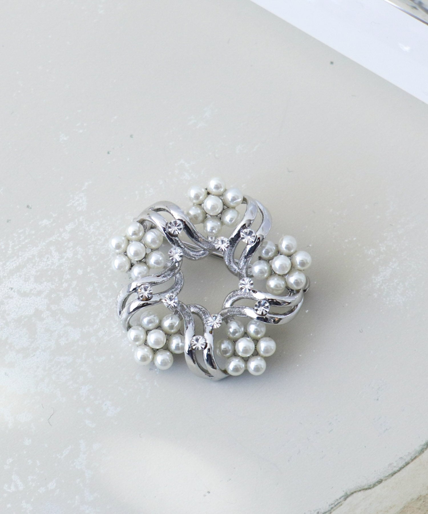 パールフラワーリースブローチ | AND ON JIONE STORE（アンドオン