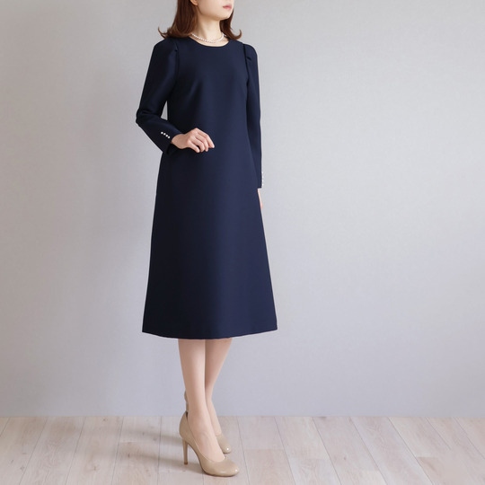 ポイント30倍】スッキリ見える Aライン タックショルダーワンピース