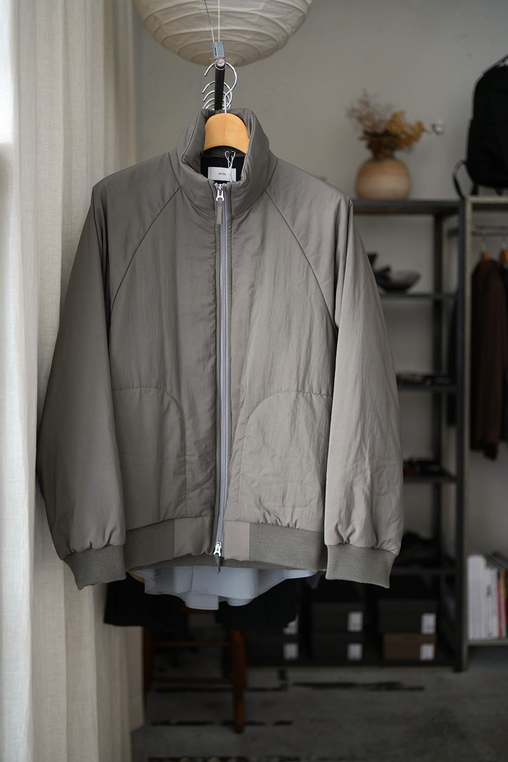 ATON」MAT AIRY NYLON | WOOL PADDED STAND JACKET | ANOTHER LOUNGE