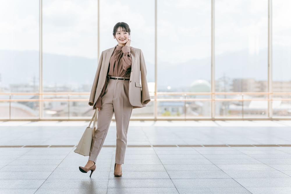 女性が成人式にスーツを着るメリットデメリット！おすすめのコーデをご