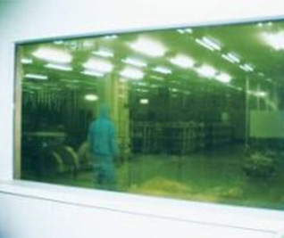 帯電防止性能、紫外線遮蔽性能に優れた自己粘着フィルム(透明