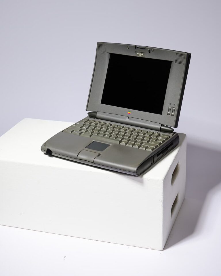 EC058 Apple PowerBook 520C Prop Rental - ACME Brooklyn