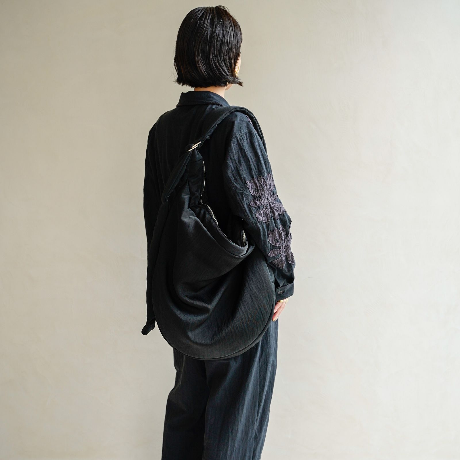 ITTI - 【残りわずか】Annie Puffer Big Moon Bag(CERATO BRIGHT
