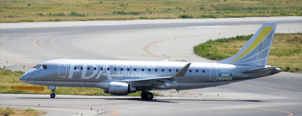 Fuji Dream E175 at Omitama on May 20th 2022, cleared to land on