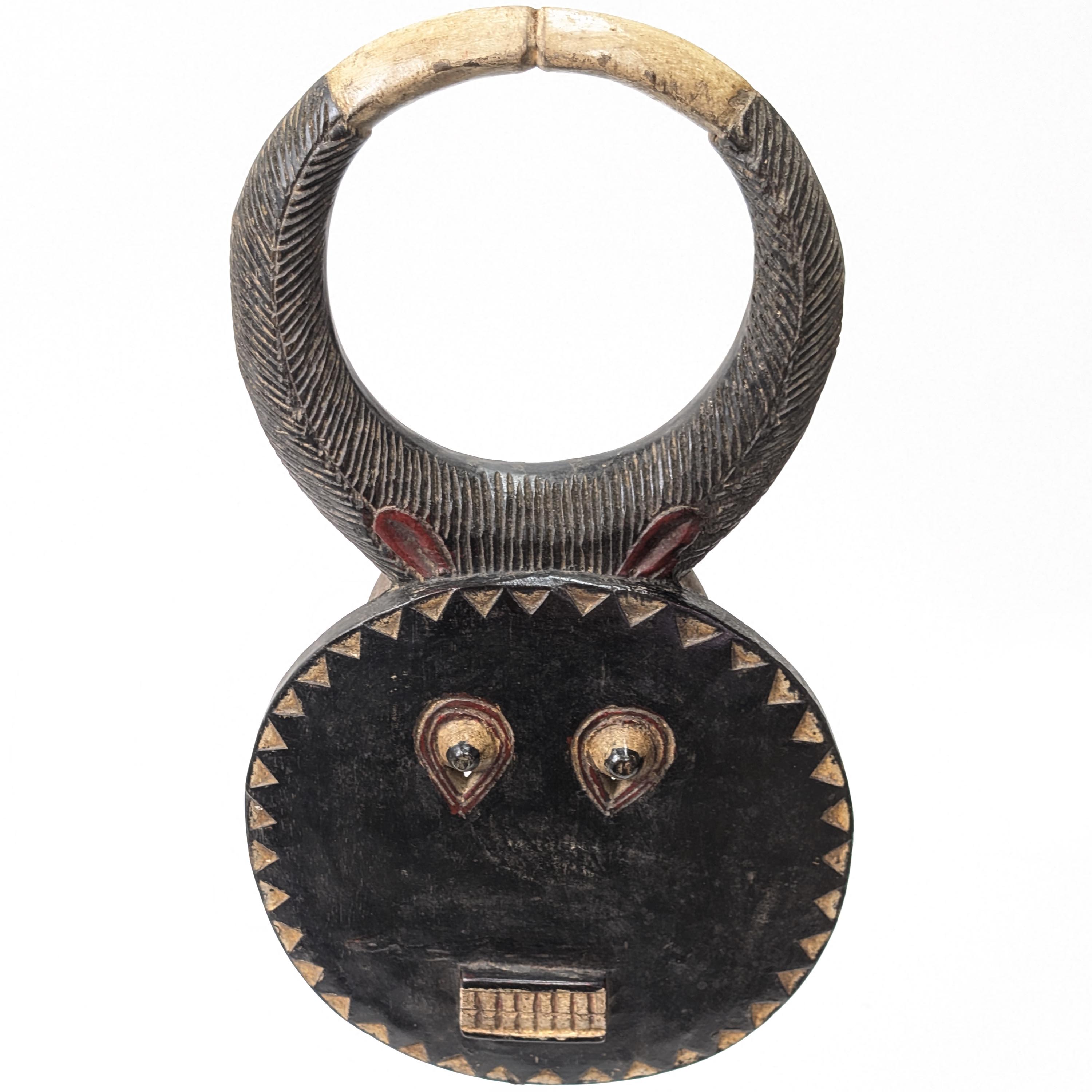 アフリカンマスク彫刻の名手バウレ族！