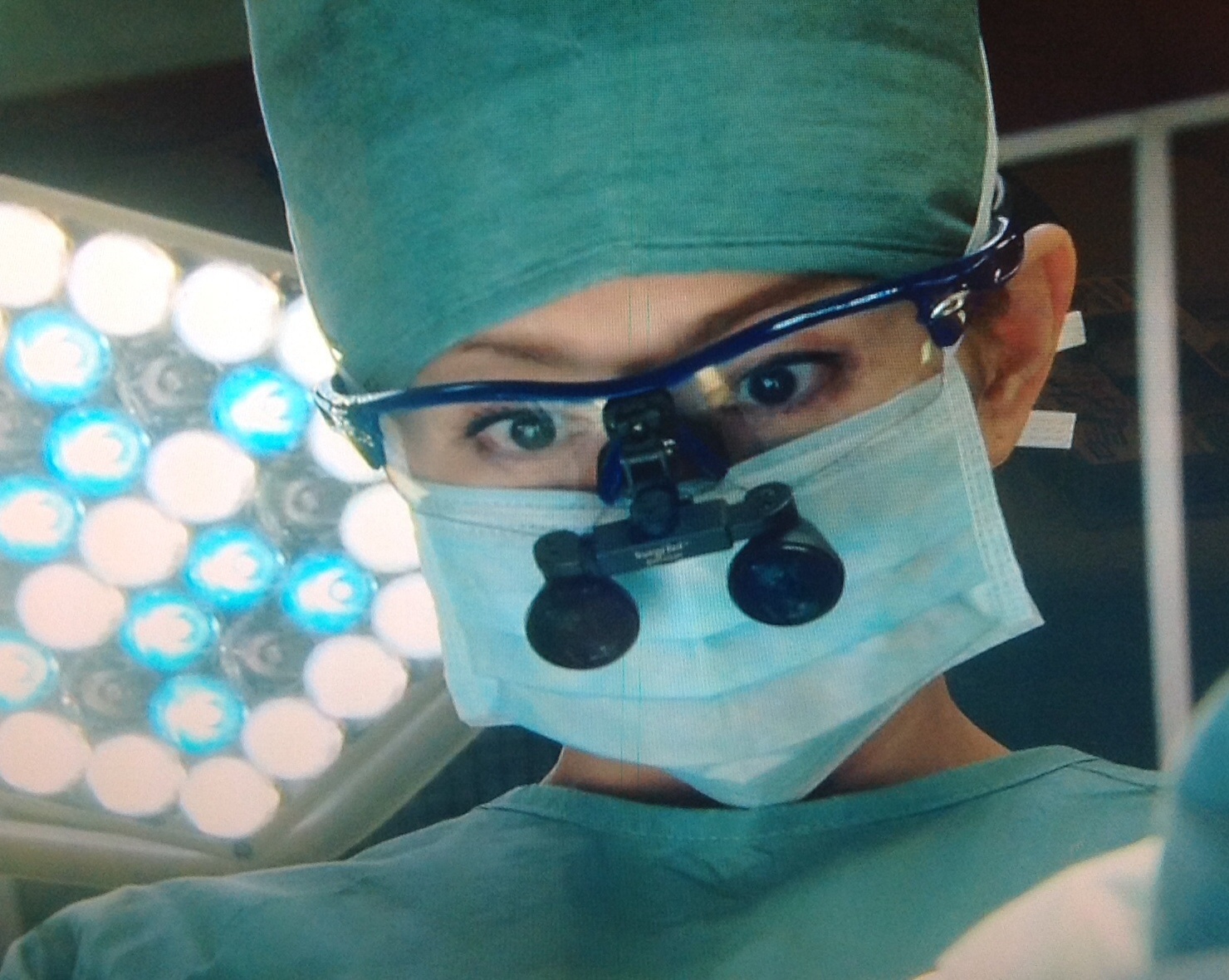 繊細な手術・治療には欠かせない『医療用拡大鏡 : サージテルルーペ