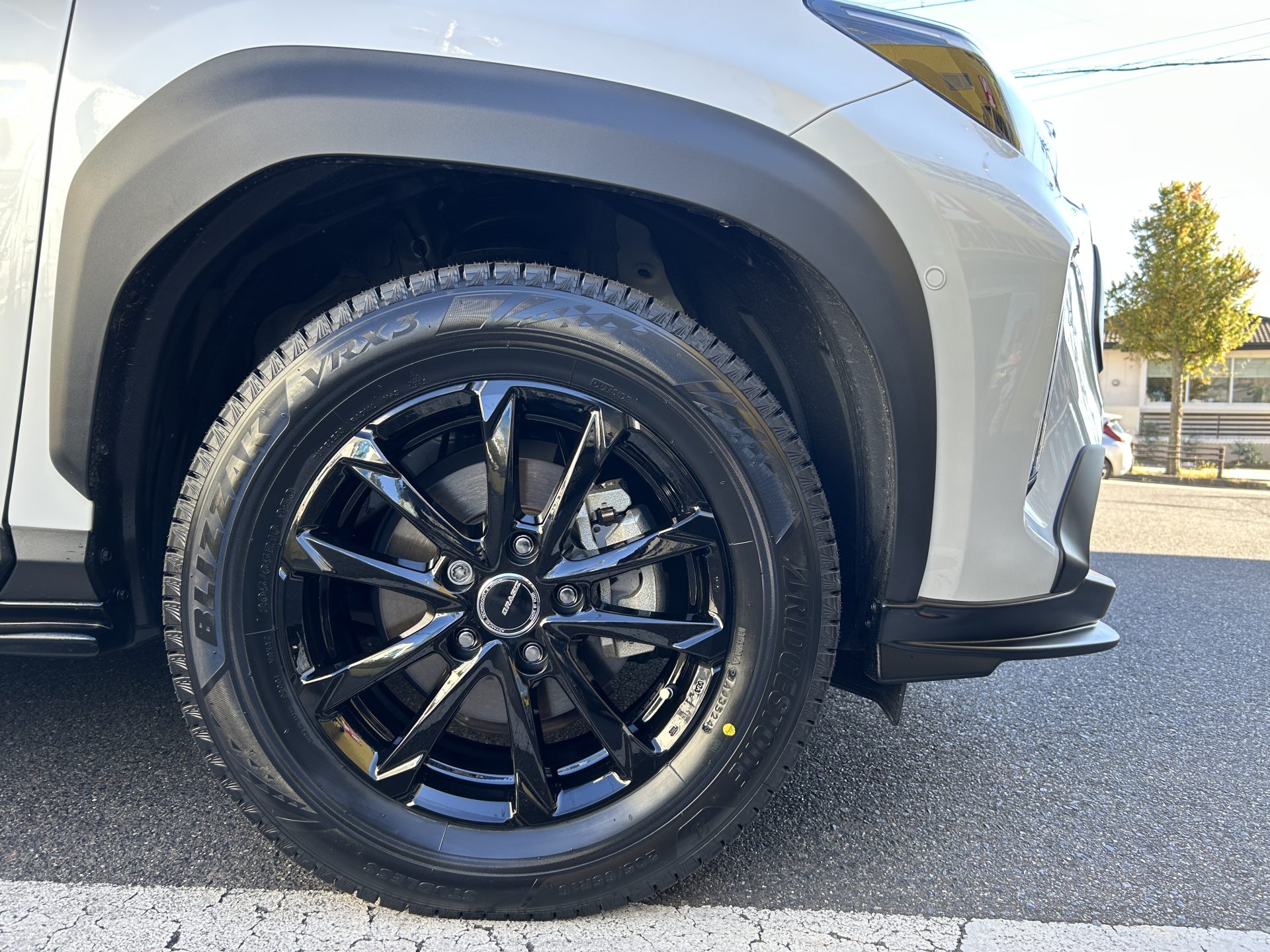 ヤリスクロスにブリヂストン史上最高性能スタッドレスを装着