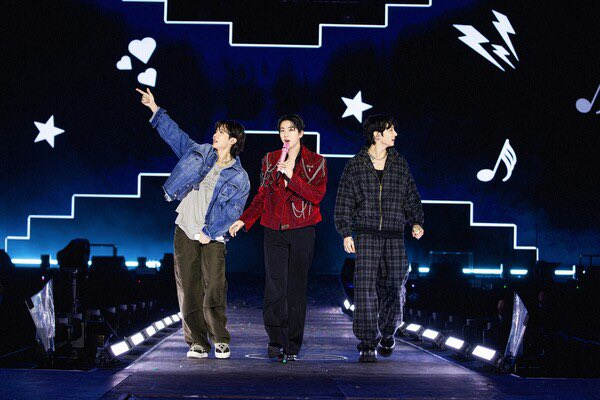 BTS's J-Hope and Jungkook join Jin on stage for '#RUNSEOKJIN_EP