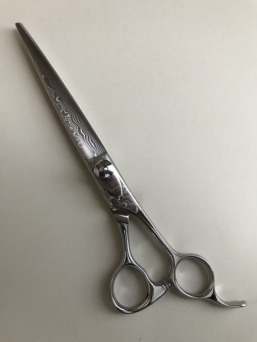 パワフルに切れる理美容師サロン用セニングシザー圧倒的存在感