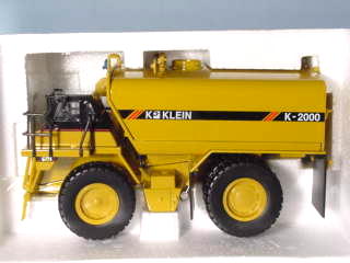 1/50 Cat 777D Off Highway Truck with Klein Water Tank - Norscot