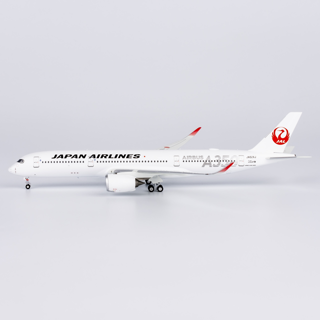 NG39096 Japan Airlines (JAL) A350-900 silver “AIRBUS A350” JA02XJ