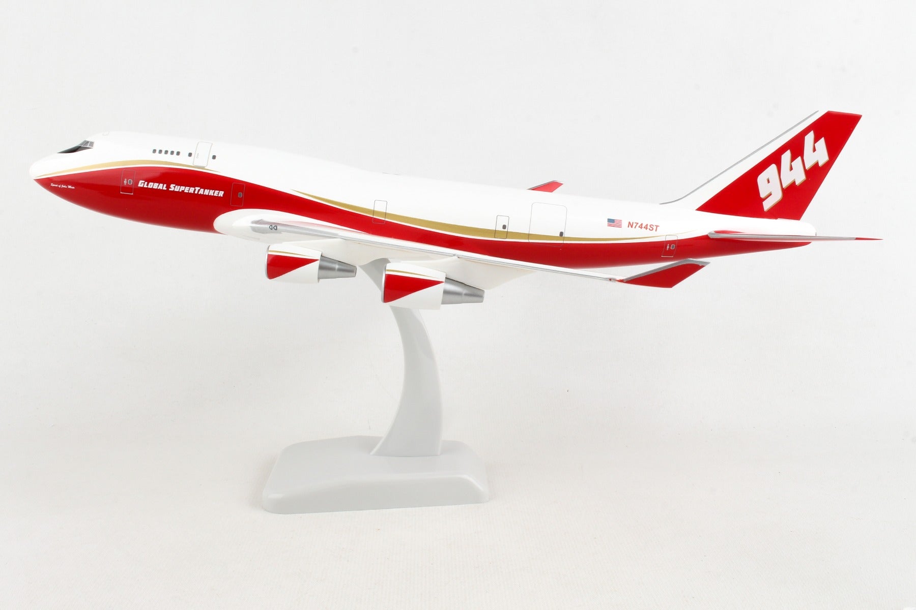hogan 1/200 マンダリン航空747-400 スナップフィット hogan 1/200