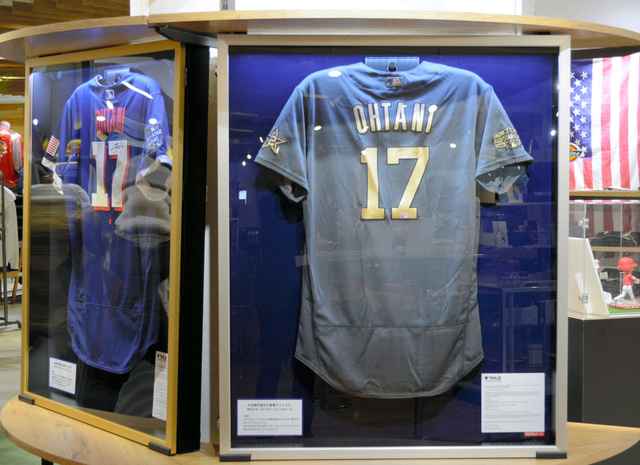 大谷サイン入り338万円ユニホーム、鹿児島で展示 会社役員が落札