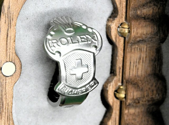 ロレックス非売品のスプーンで指輪 不正競争防止法違反容疑で逮捕