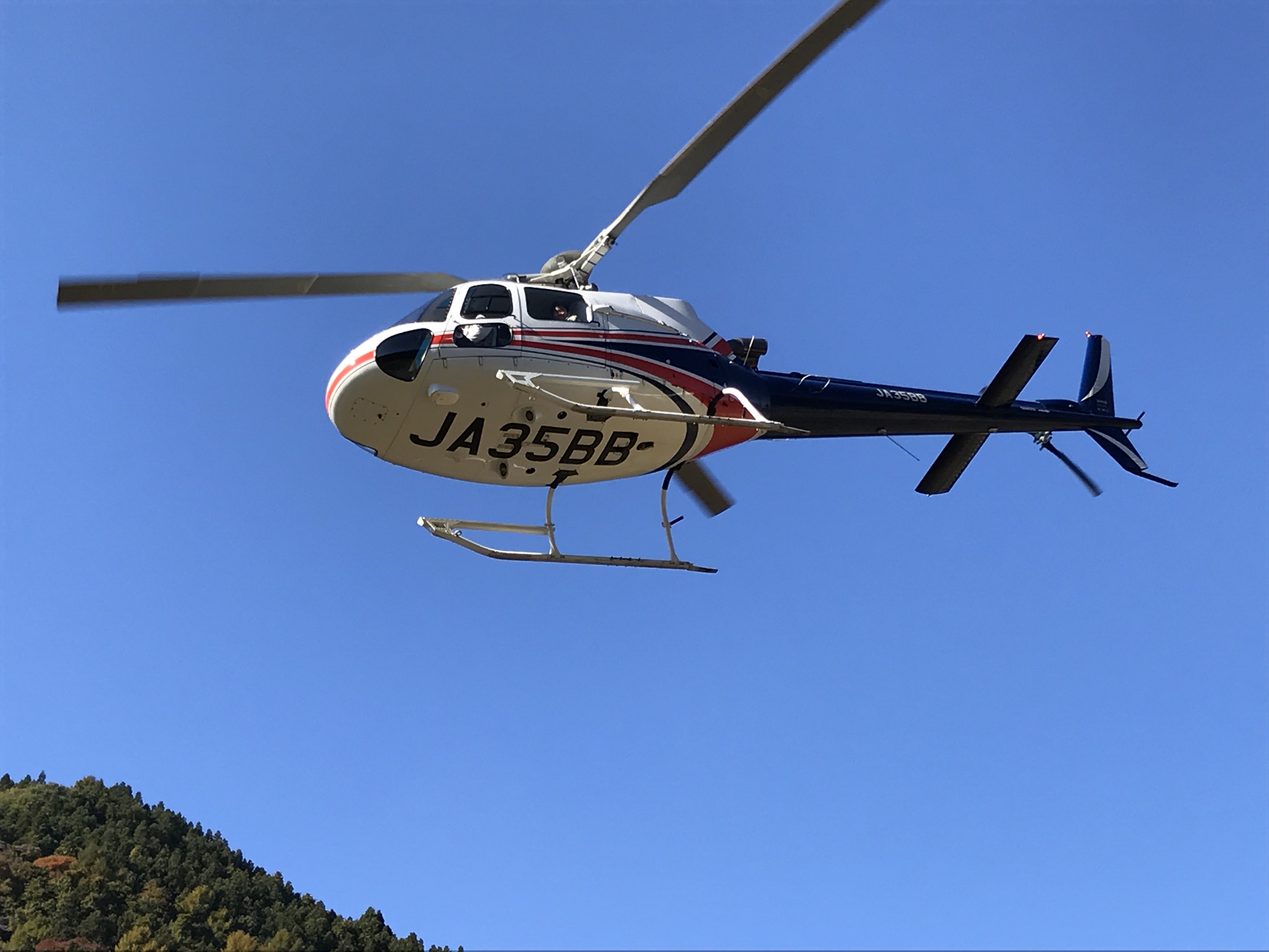 児童養護施設・ファミリーホームの子供たち対象 「ヘリコプター体験