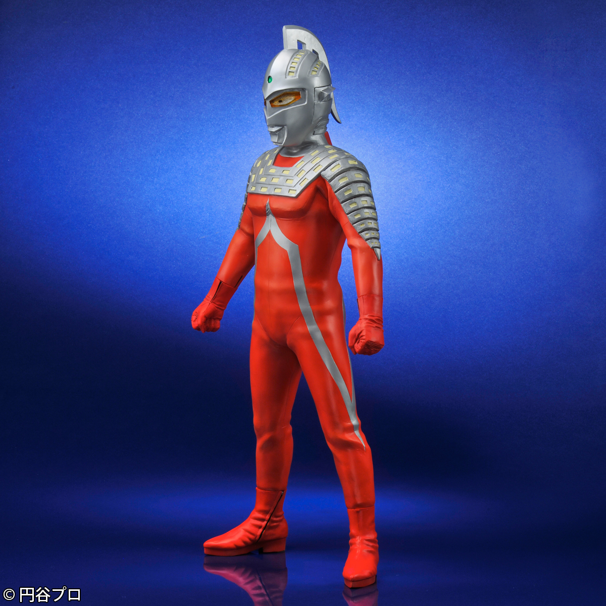 ウルトラセブンがビッグサイズソフビで立体化！ 迫力のある全高約50cm