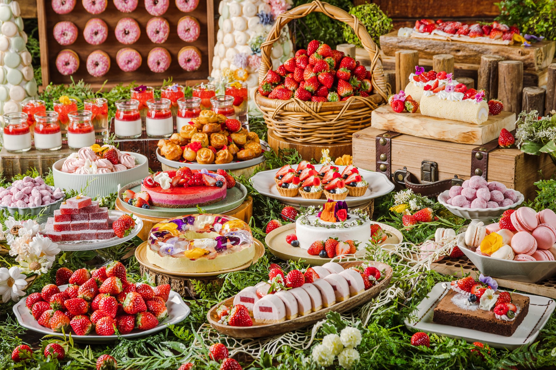 フレッシュな苺を好きなだけ！ “いちご食べ放題”がついた『XEX いちご