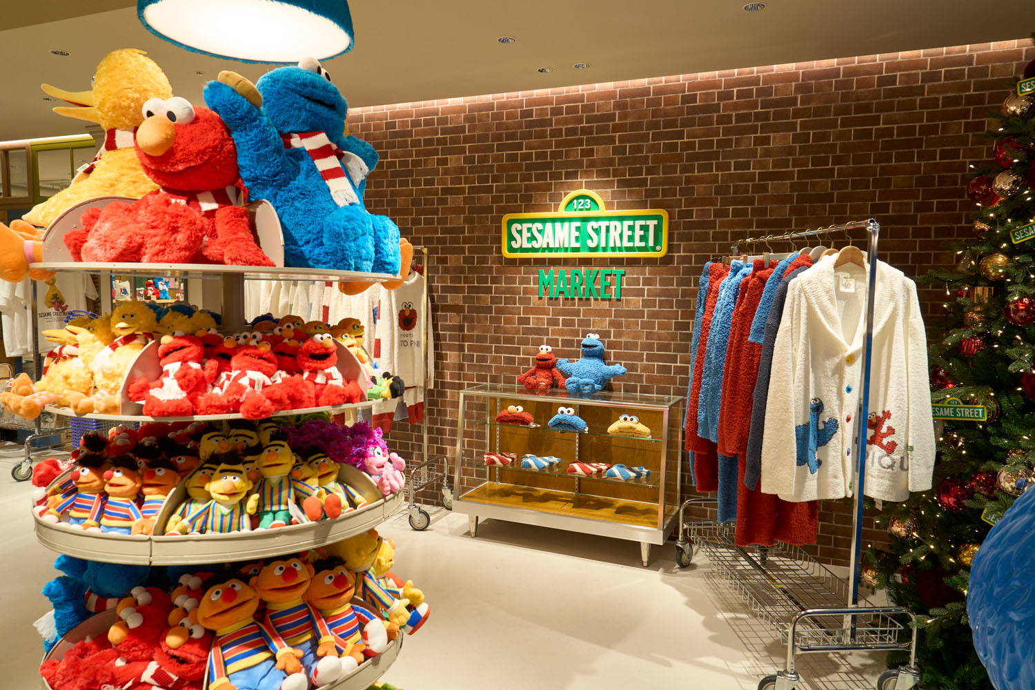 世界で唯一の物販・カフェ・ワークショップが複合した セサミ