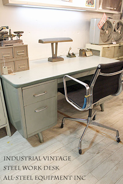 antique & Vintage furniture at's(アッツ)□ / インダストリアル