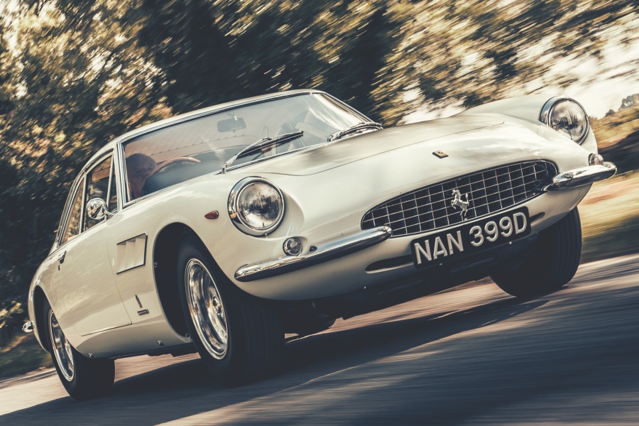 歴代最速の確かな魅力 フェラーリ500 スーパーファスト 超富裕層のため