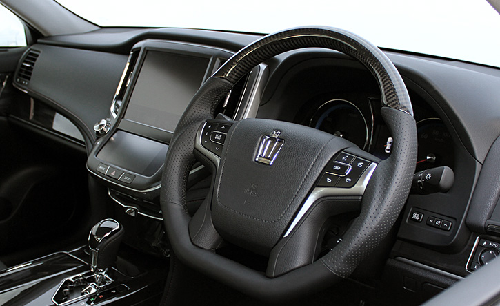 クラウン210系用Dライン・・カーボンコンビステアリング REAL(レアル