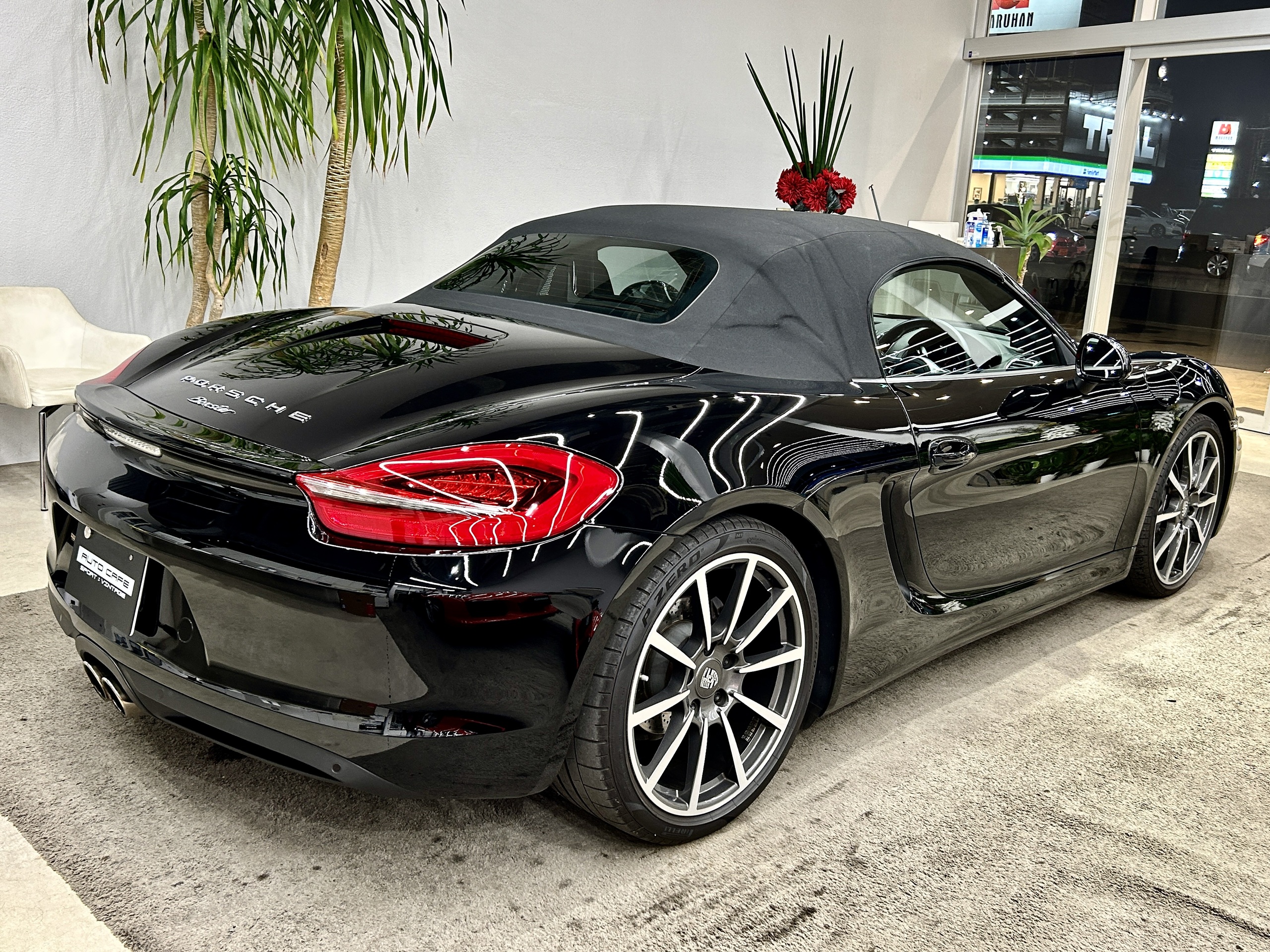 間違いのないポルシェをお探しならポルシェ専門店のオートカフェ