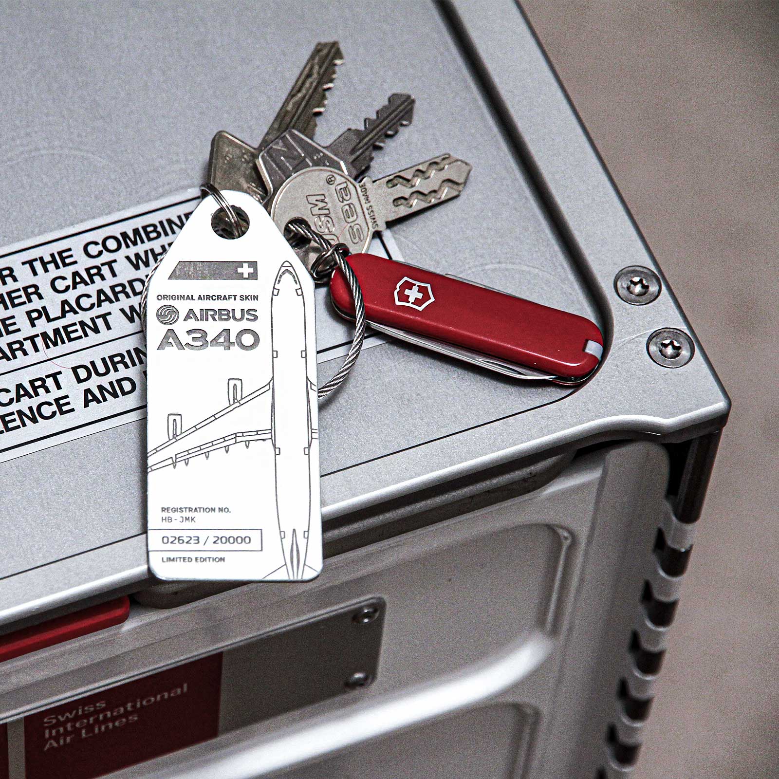 Swiss Airbus A340 - HB-JMK Schlüsselanhänger Weiß – Aviationtag