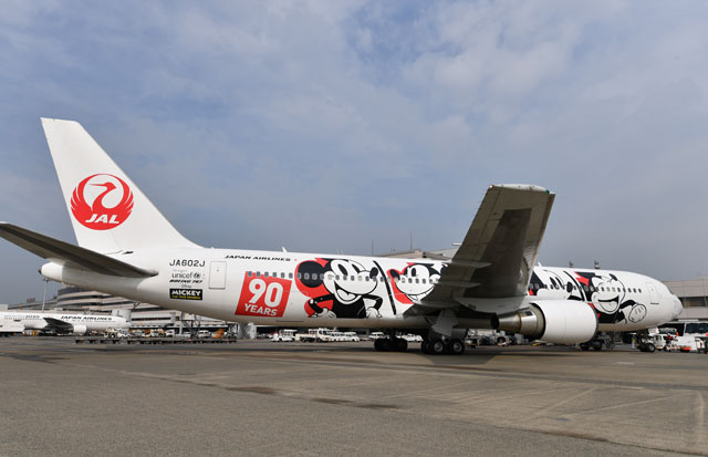 JAL、ミッキー登場90周年の特別塗装機「JAL DREAM EXPRESS 90」就航